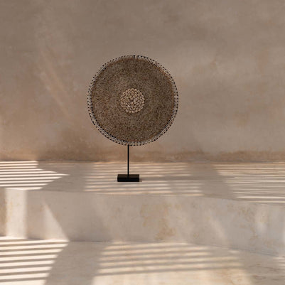 The Shell Guadeloupe on Stand - Natural White