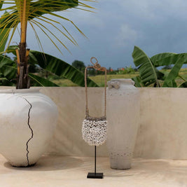 The Shell Purse on Stand