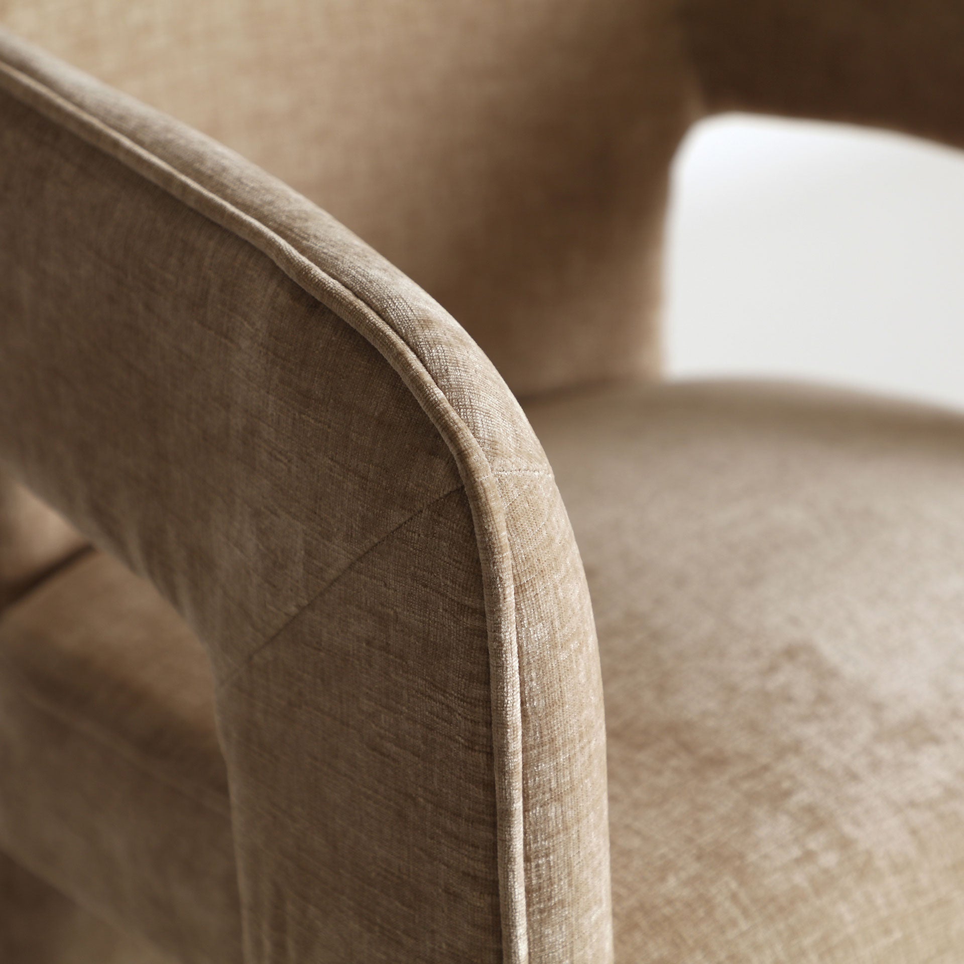 BAUTZEN CHAIR in a modern interior setting