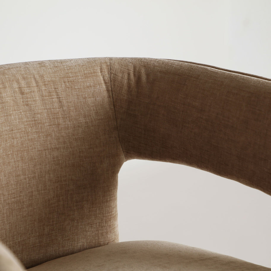 BAUTZEN CHAIR in a modern interior setting