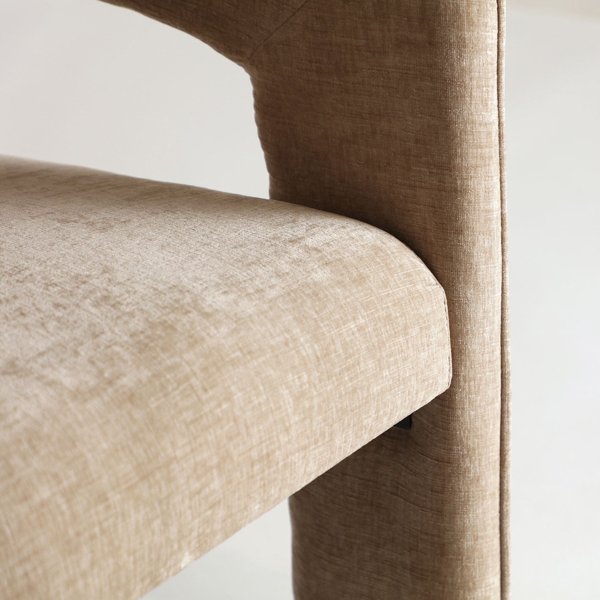 BAUTZEN CHAIR in a modern interior setting