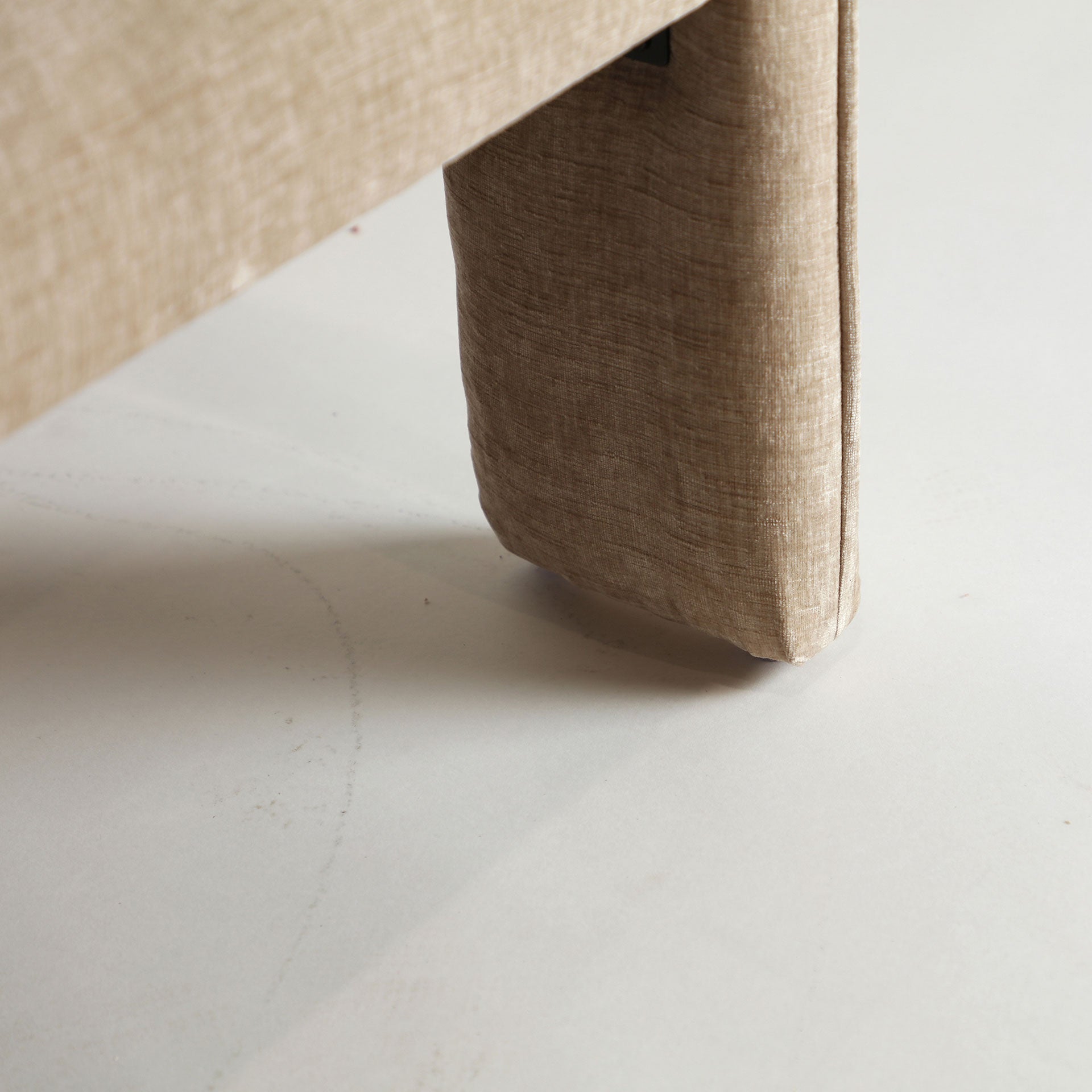 BAUTZEN CHAIR in a modern interior setting