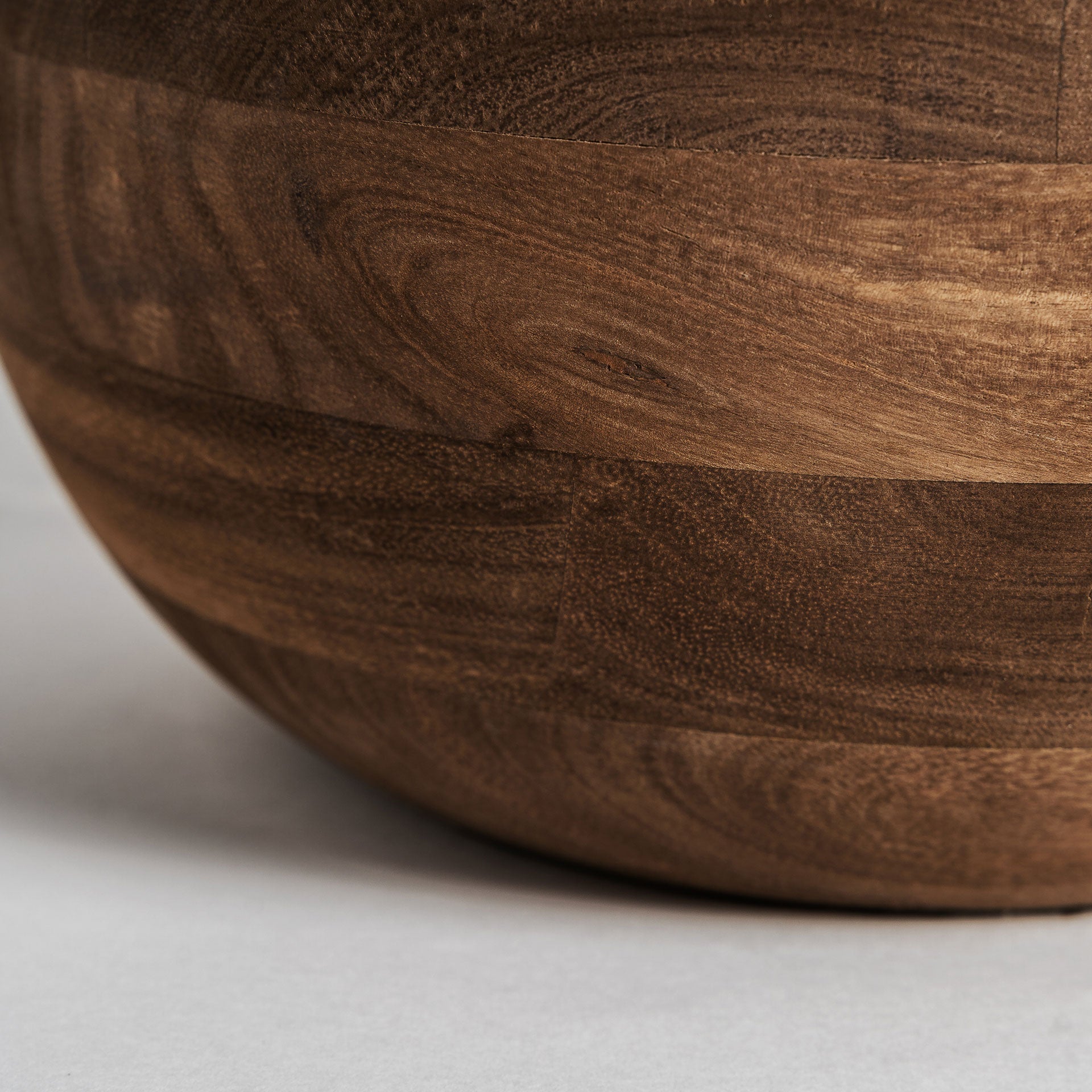 GLOGOW FLOOR LAMP in a modern interior setting