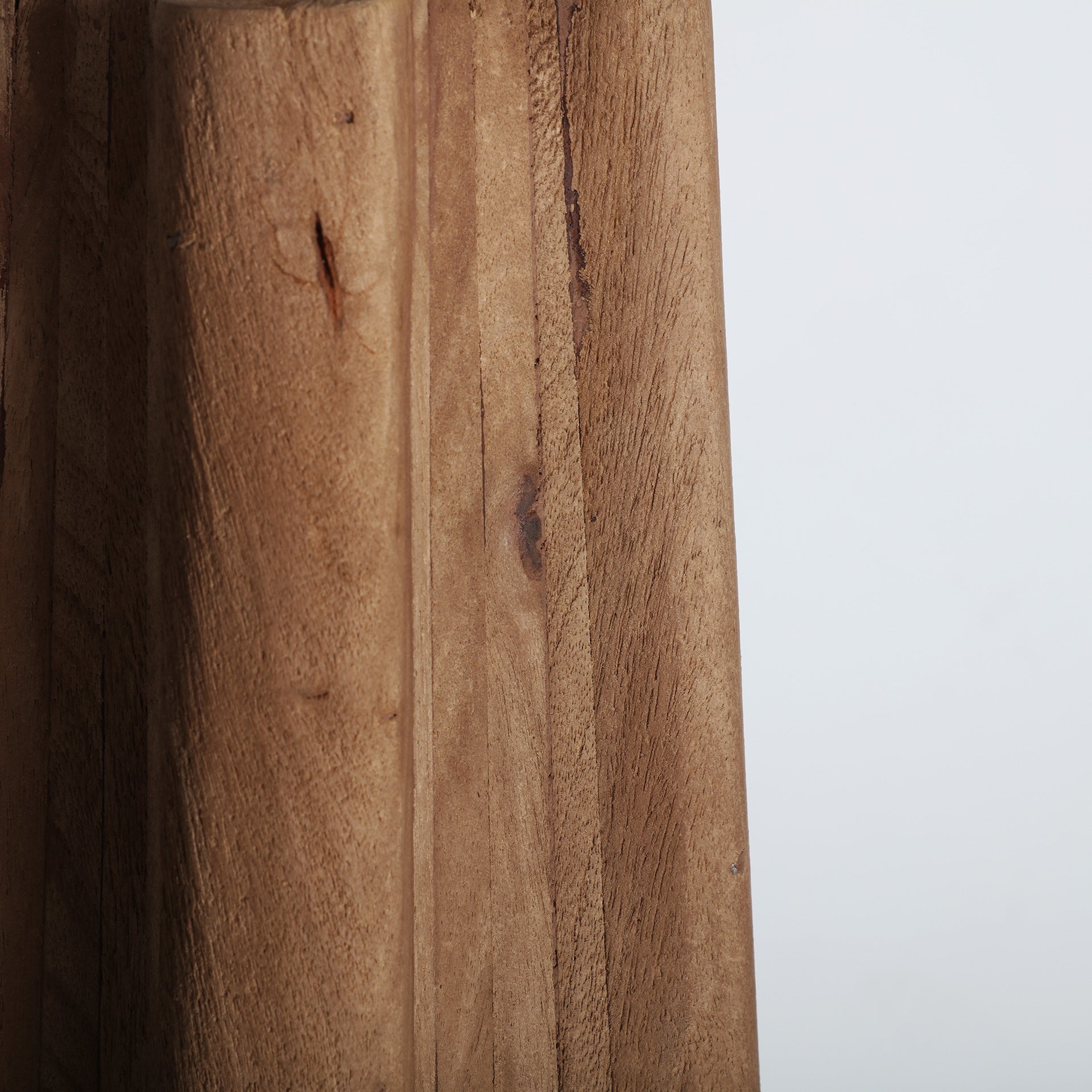 KEALE FLOOR LAMP in a modern interior setting