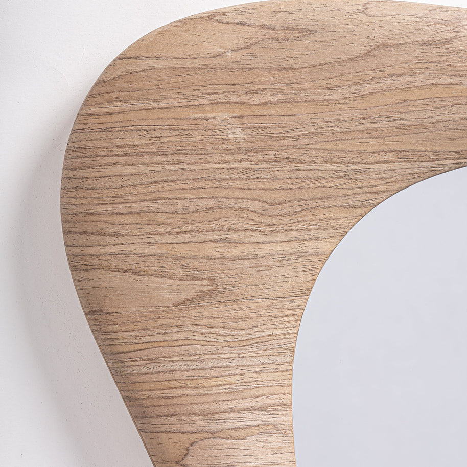 LIRA MIRROR in a modern interior setting