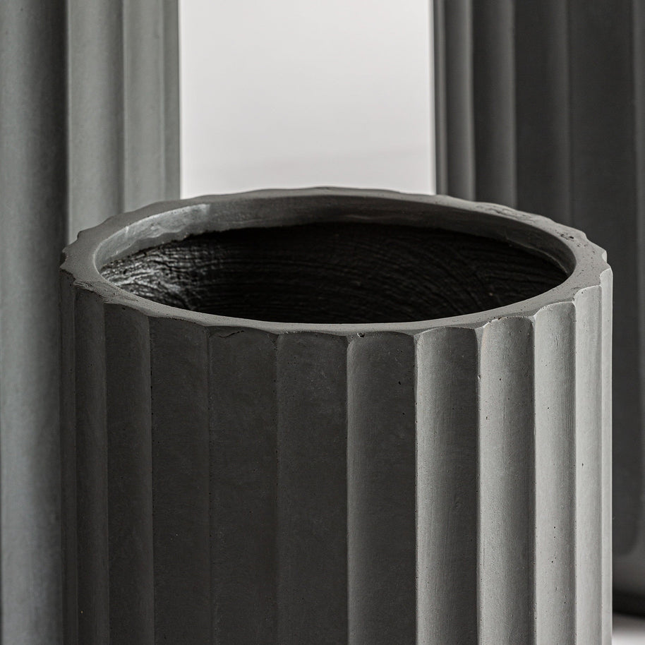 TAVO PLANT POT (SET OF 3) in a modern interior setting