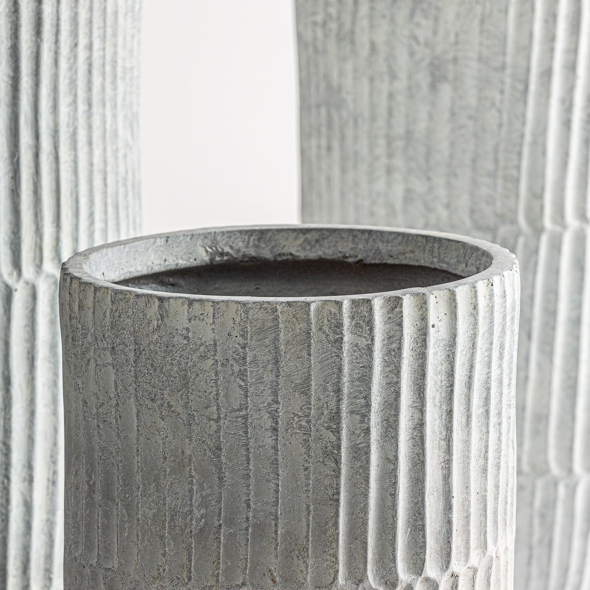 LUME PLANT POT (SET OF 3) in a modern interior setting