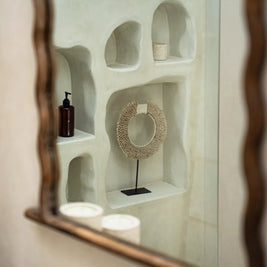 The Papua Shell Disc on Stand - White - M