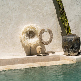 The Papua Shell Disc on Stand - White - M