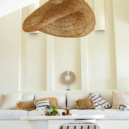 The Papua Shell Disc on Stand - White - M