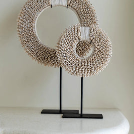 The Papua Shell Disc on Stand - White - M