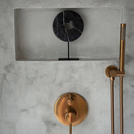 The Marble Disc on Stand - Black - S