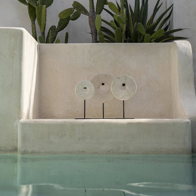 Marble disc on stand - white - S