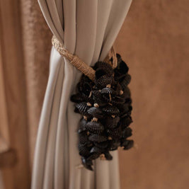 The Midnight Shell Tassel - Black