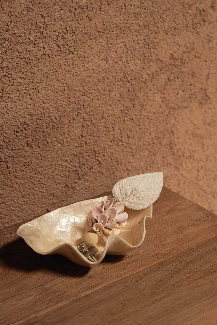 Mother-of-Pearl Soap Dish - White - M
