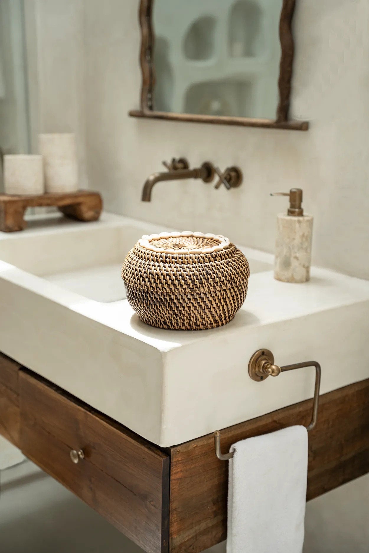The Colonial Peek-a-Boo Basket - Natural Brown - Small