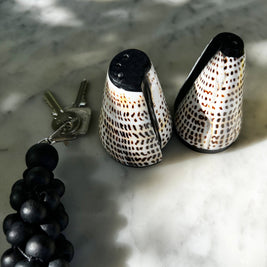 The Wooden Beads Keychain - Black