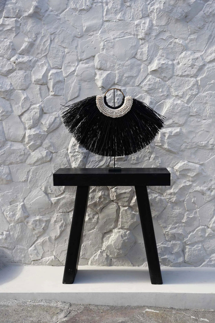 The Alang cowrie on a stand