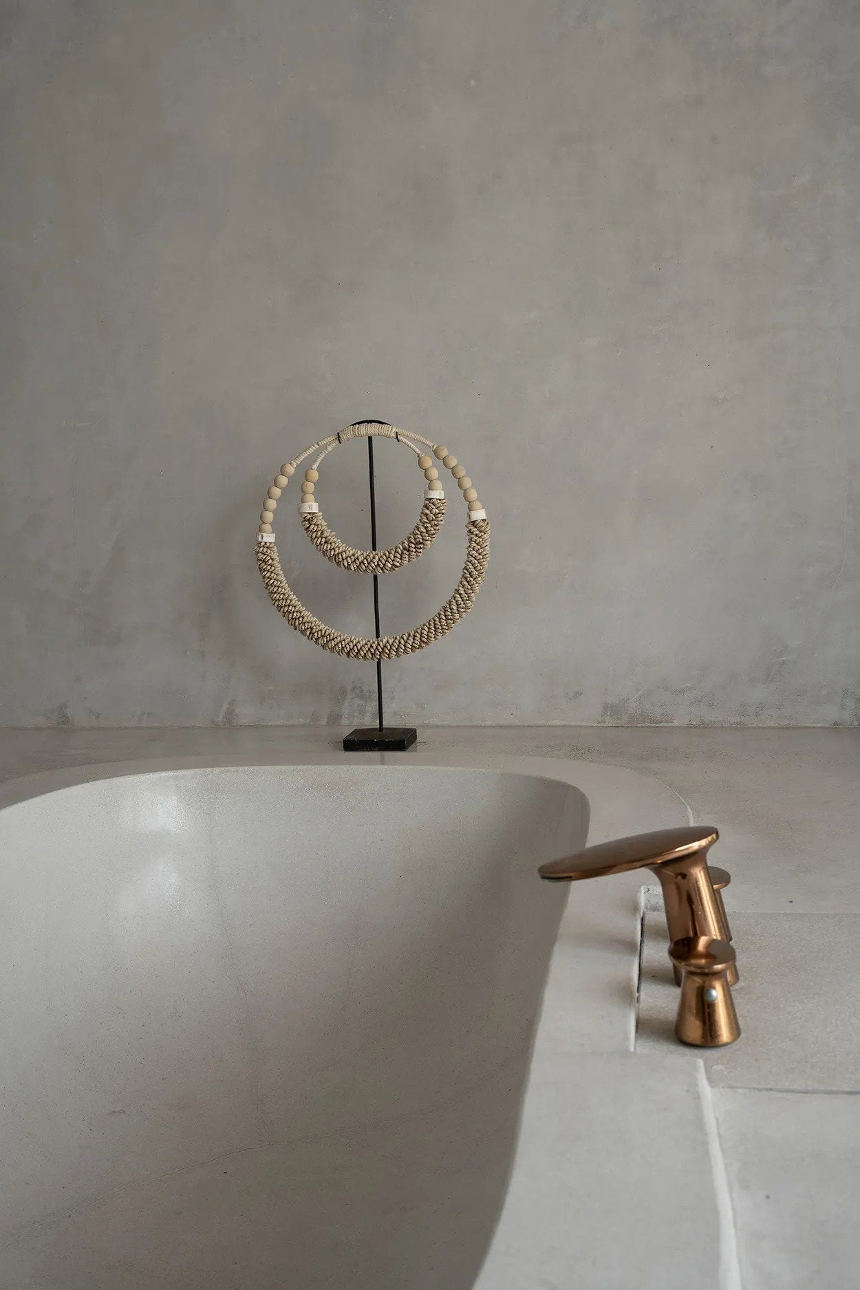 The Double-Shell Necklace on Stand - Natural