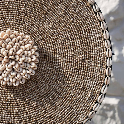 The Shell Guadeloupe on Stand - Natural White