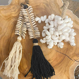 The Macrame Fishbone Keychain - Black