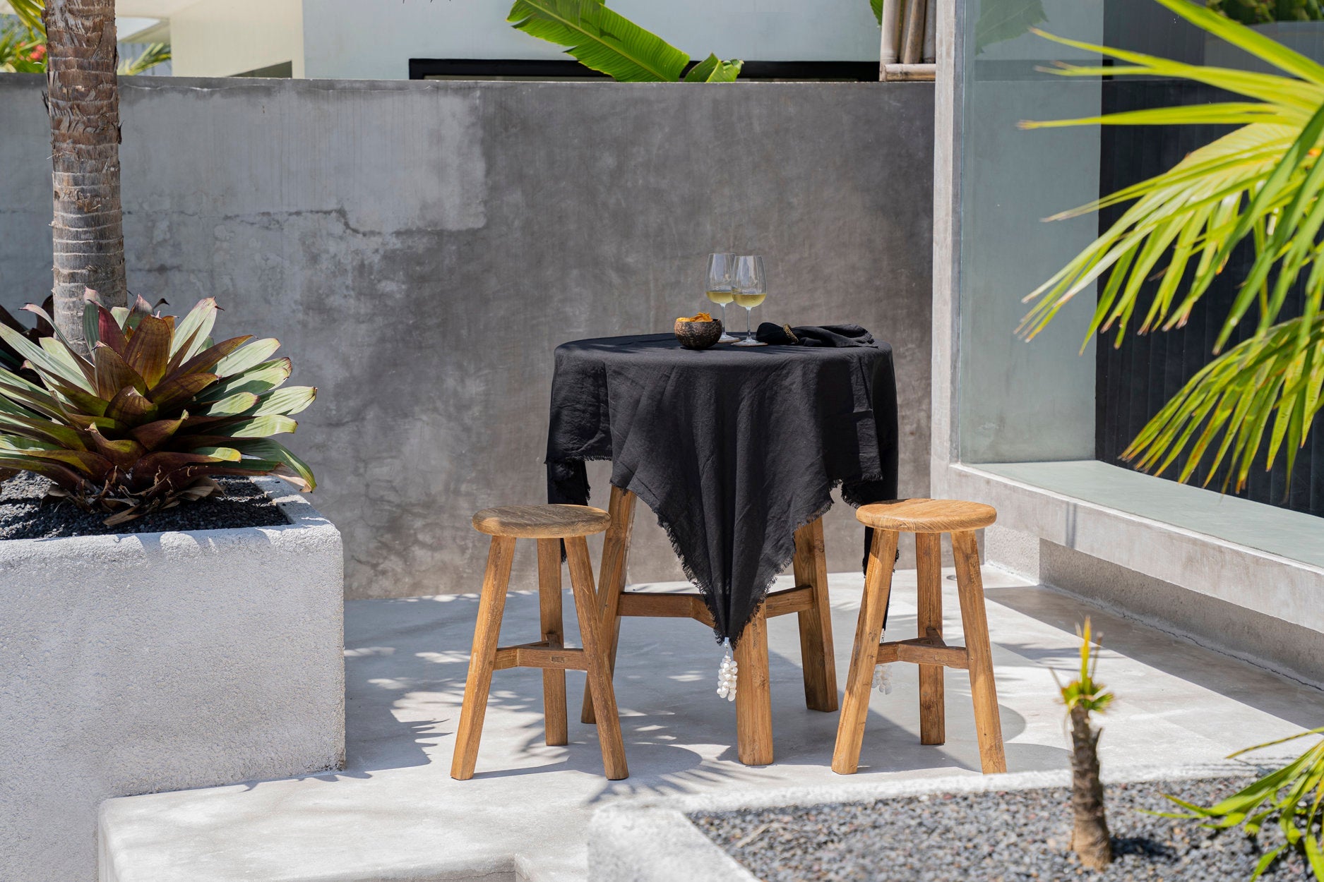 The linen tablecloth - black - 150 x 200 cm