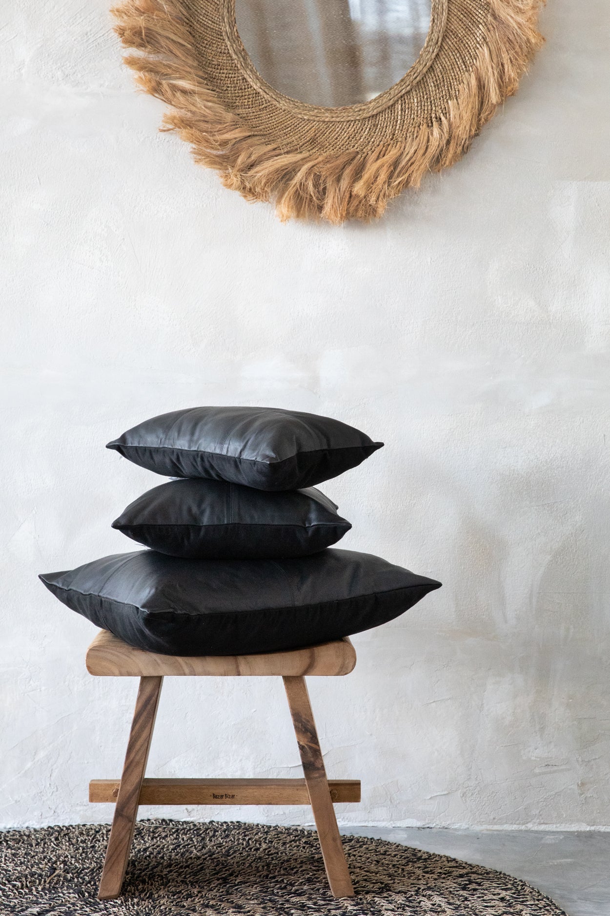 The Four-Panel Leather Cushion Cover - Black - 40 x 40 cm