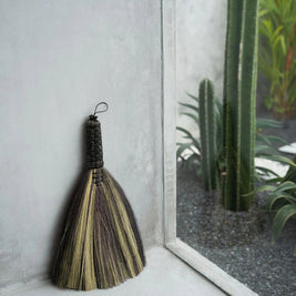 The Sweeping Brush - Black Natural