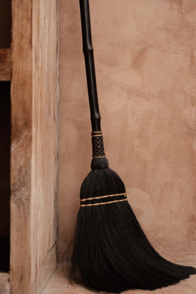 The Big Broom - Black