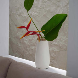 The Sneaky Vase - White Natural - M