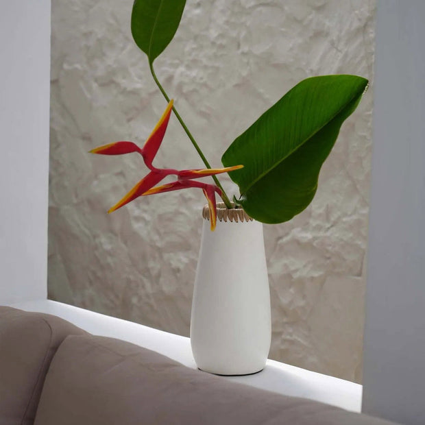 The Sneaky Vase - White Natural - M