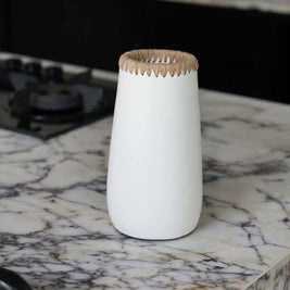 The Sneaky Vase - White Natural - M