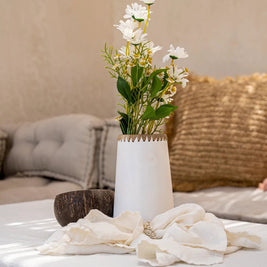 The Sneaky Vase - White Natural - M