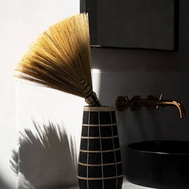 The Cutie Vase - Black Natural - L