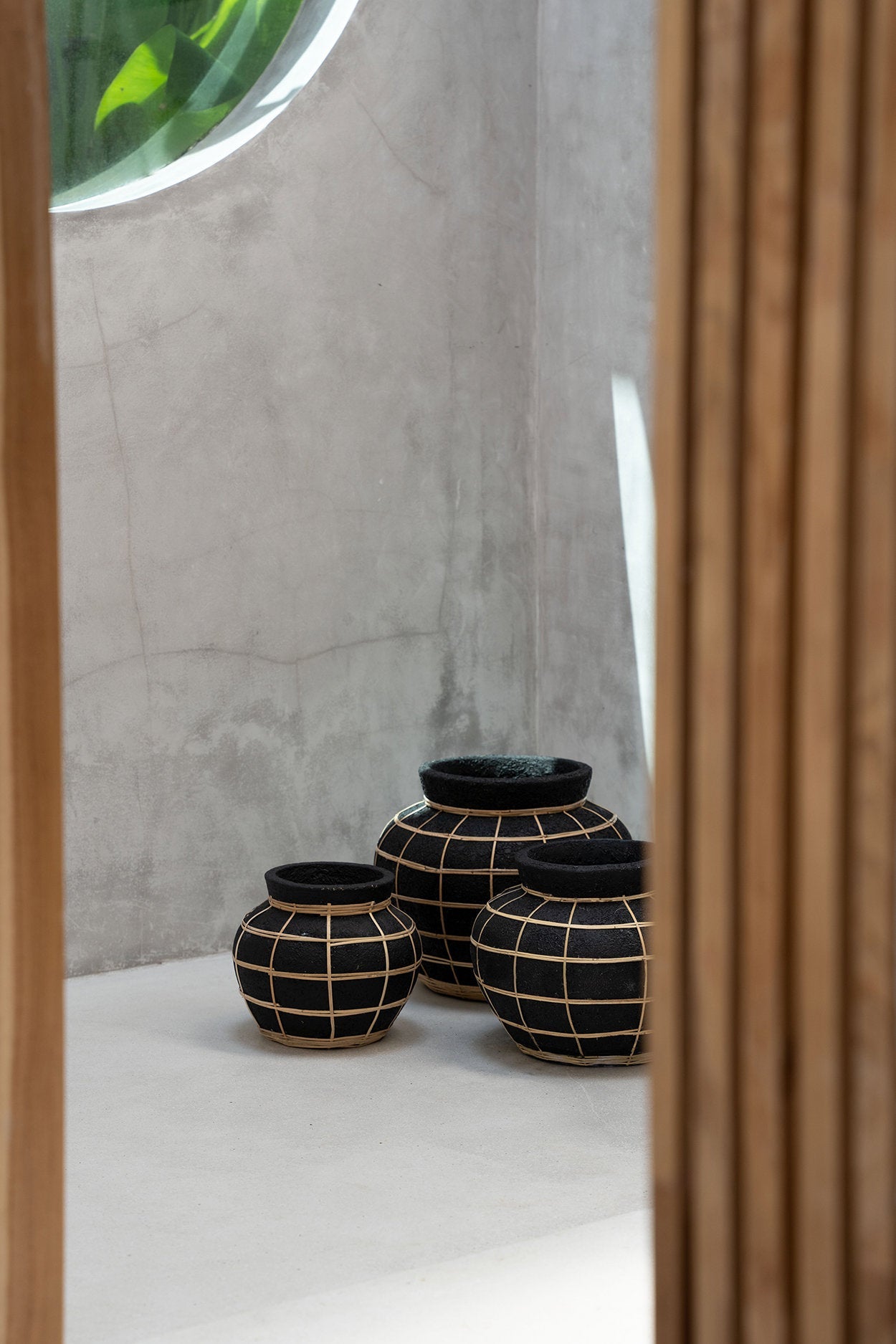 The Belly Vase - Black Natural - Large