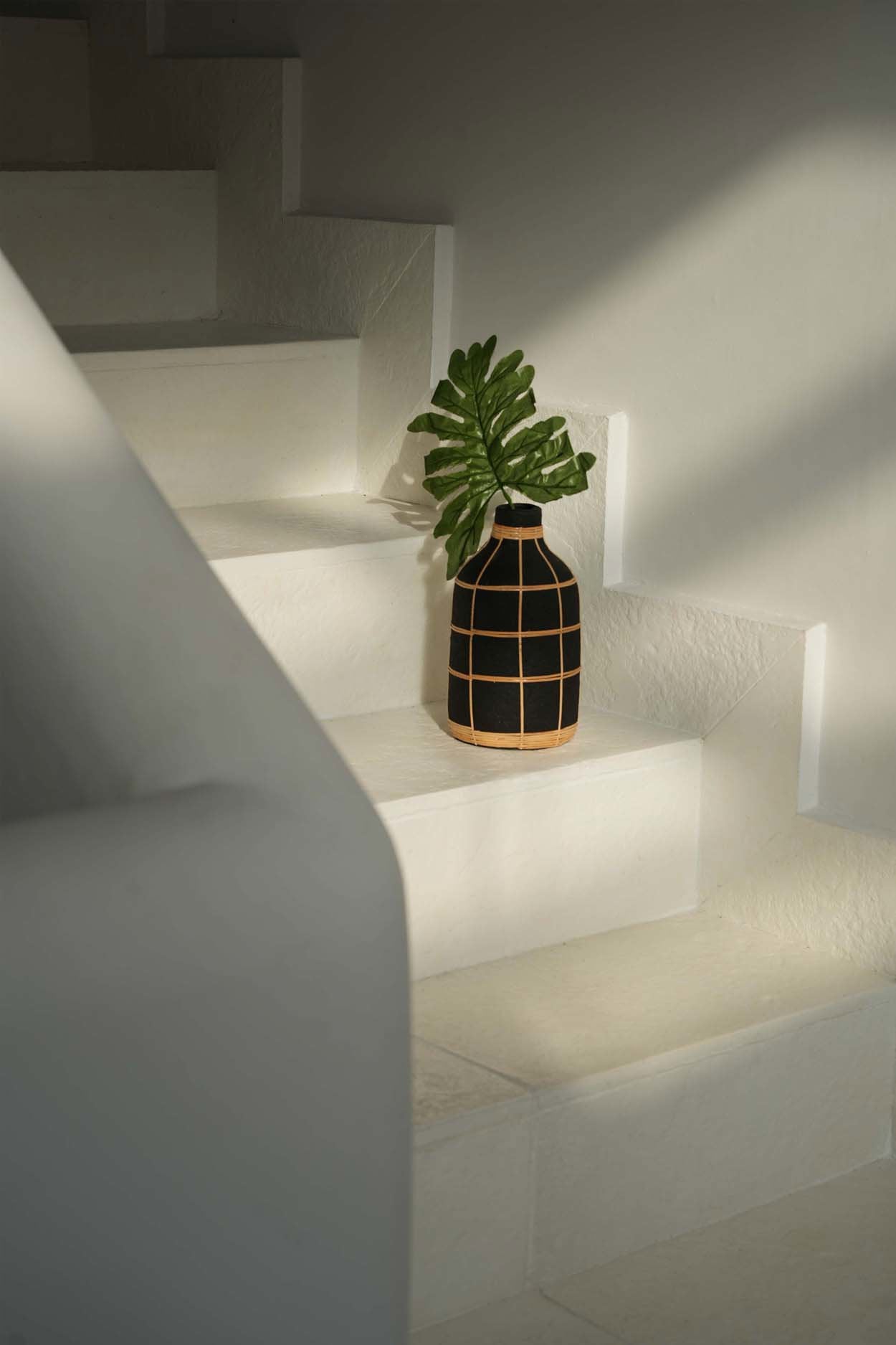 The Whoopy Vase - Black/Natural - L
