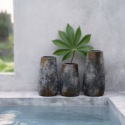 The Spooky Vase - Antique Grey - M