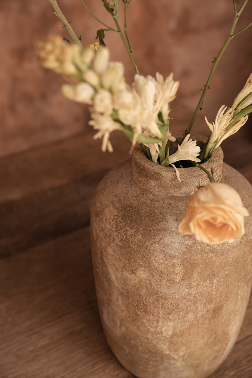 The Clay Echo Vase - Cream - Medium