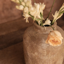 The Clay Echo Vase - Cream - Medium