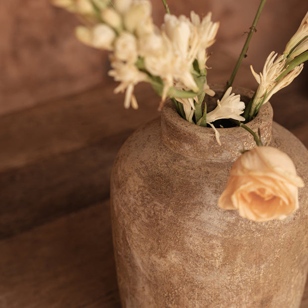 The Clay Echo Vase - Cream - Medium