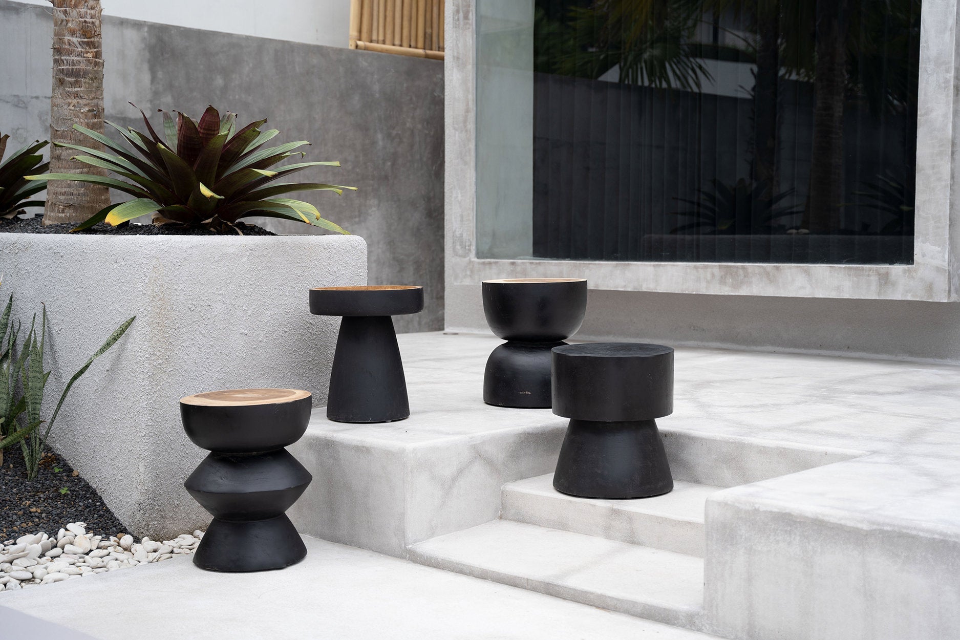 The Karbun Stool - Black/Natural