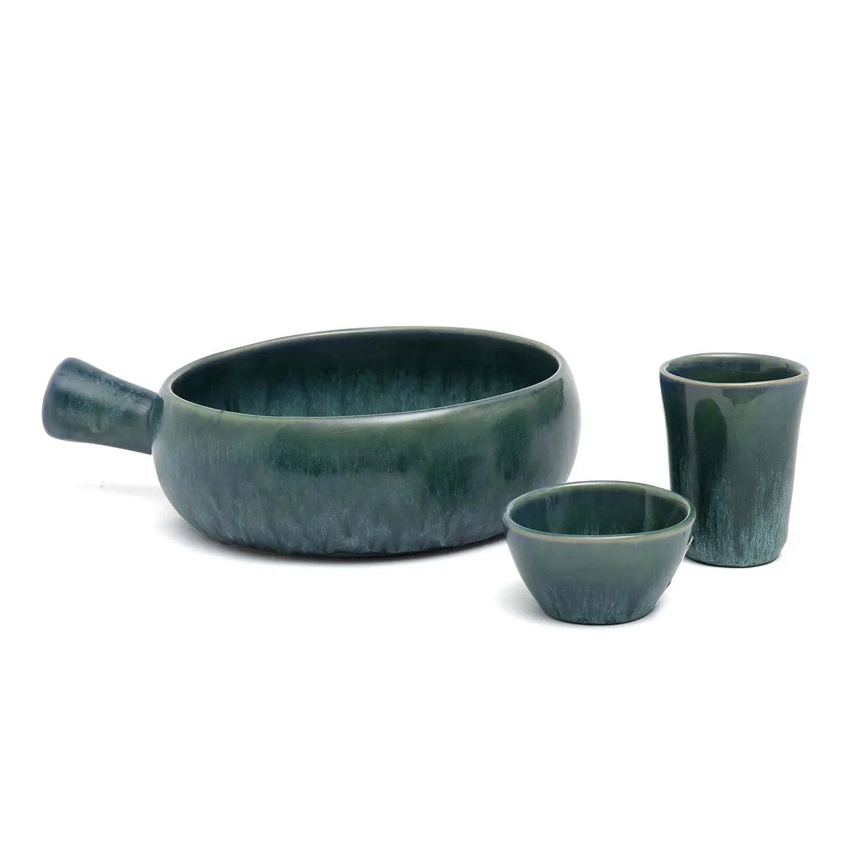 The aqua casserole dish with handle